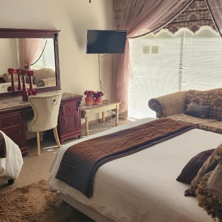 Villa Rose Cottages Bloemfontein Exterior photo