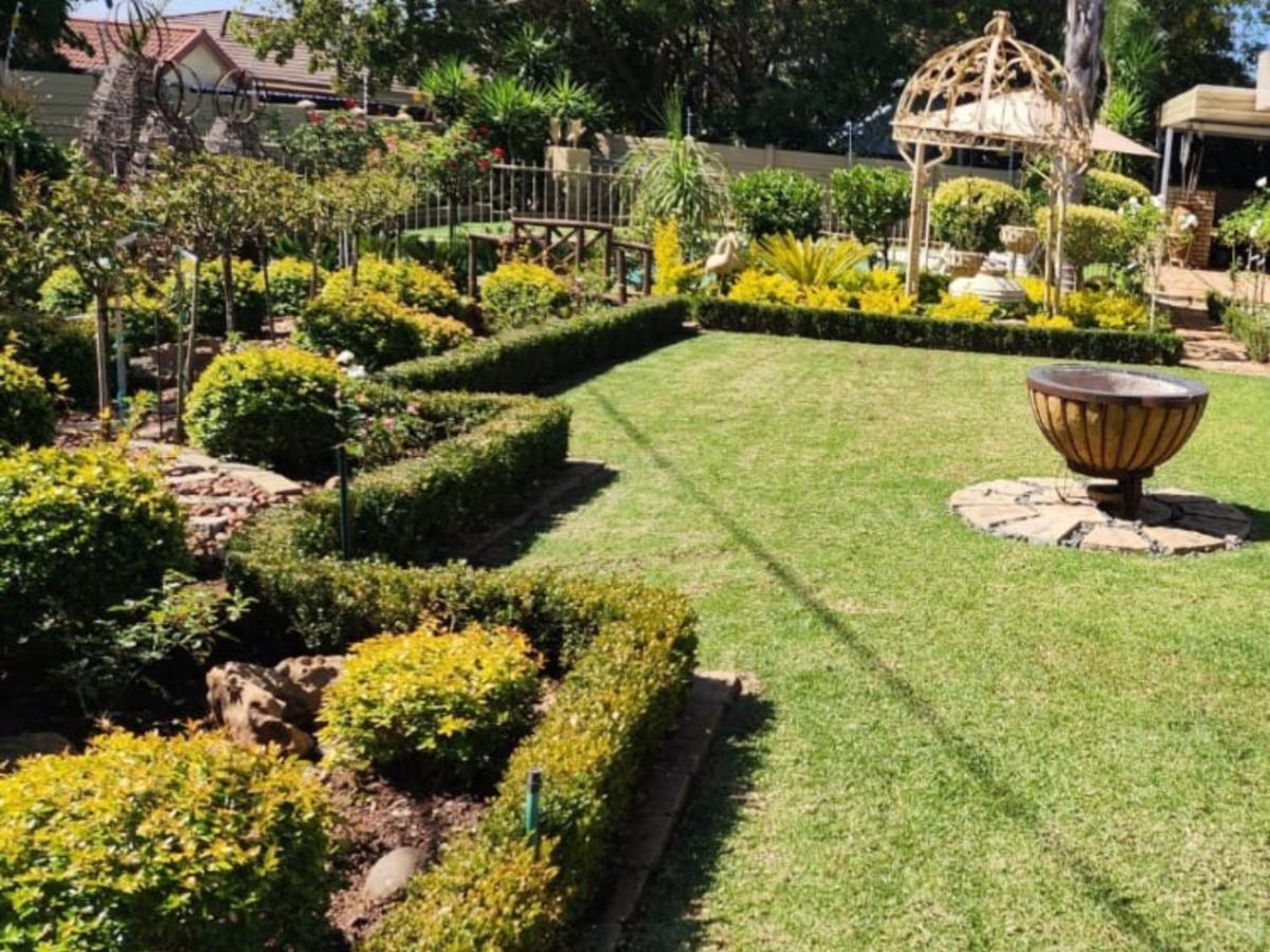 Villa Rose Cottages Bloemfontein Exterior photo