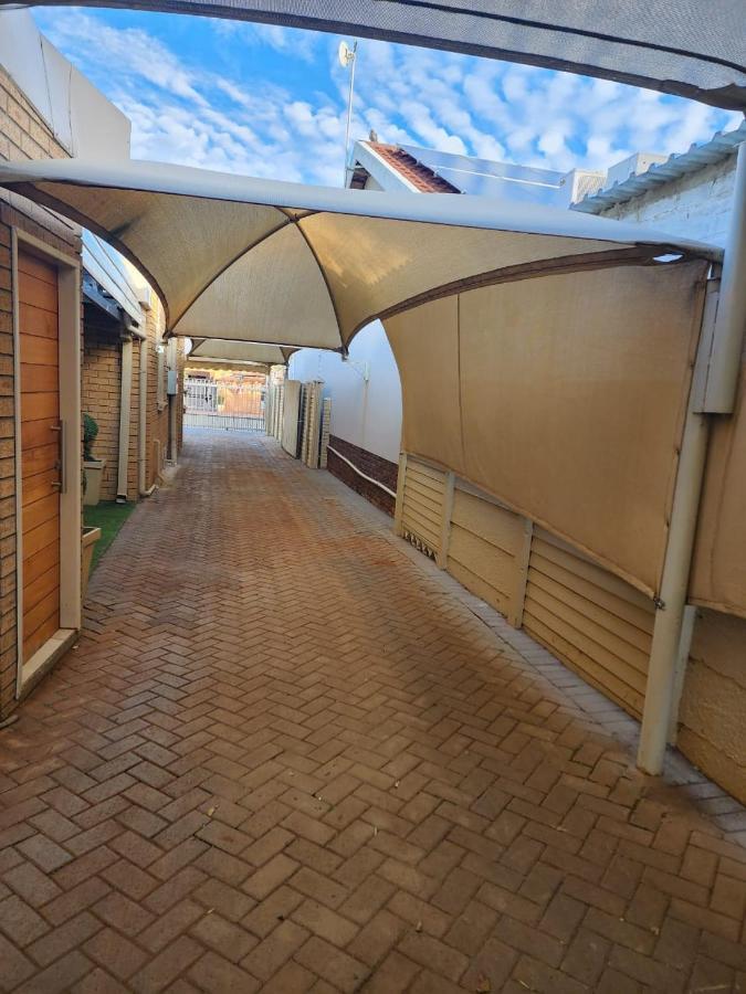 Villa Rose Cottages Bloemfontein Exterior photo