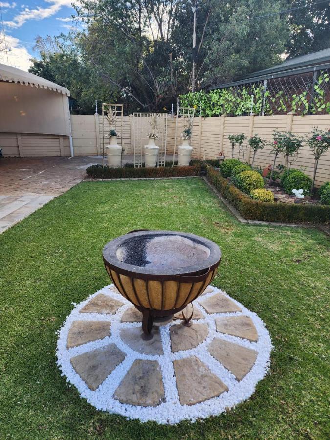 Villa Rose Cottages Bloemfontein Exterior photo