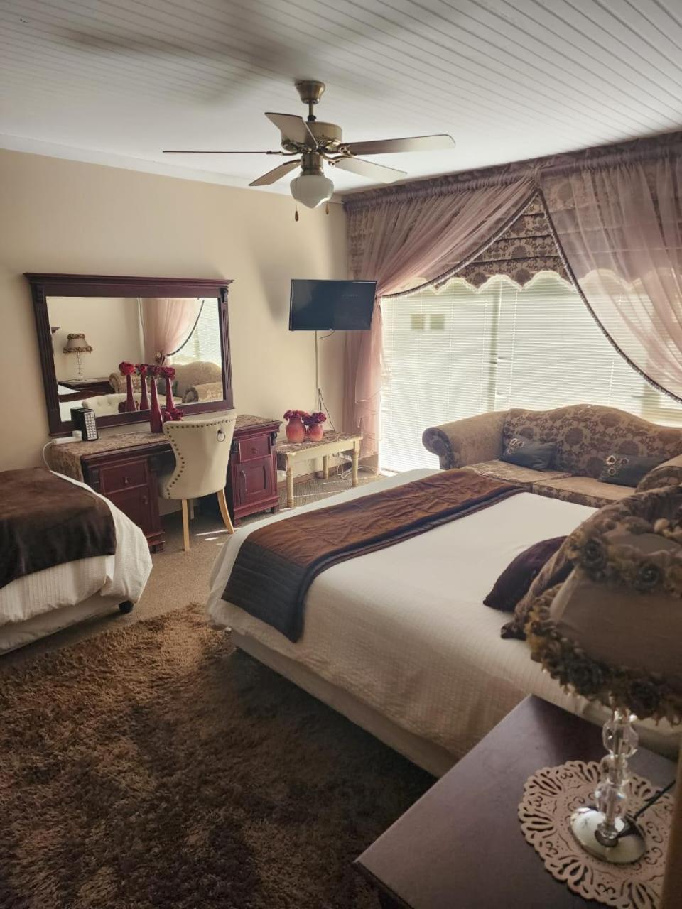 Villa Rose Cottages Bloemfontein Exterior photo