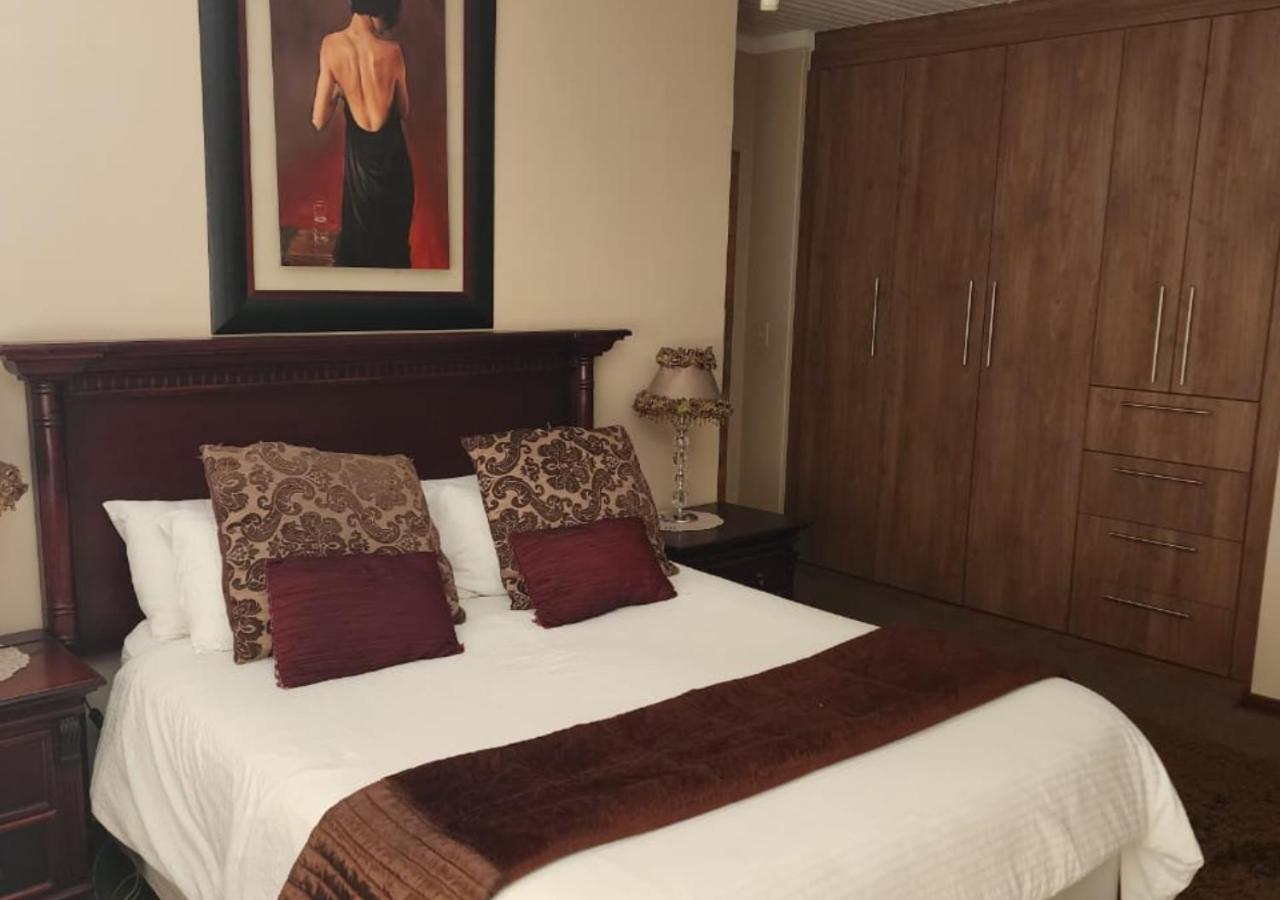 Villa Rose Cottages Bloemfontein Room photo