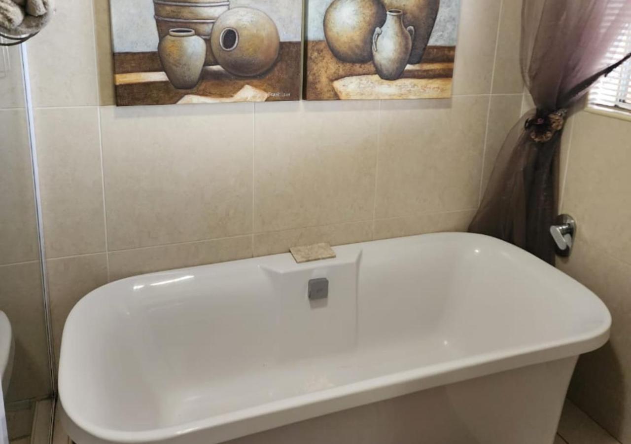 Villa Rose Cottages Bloemfontein Room photo