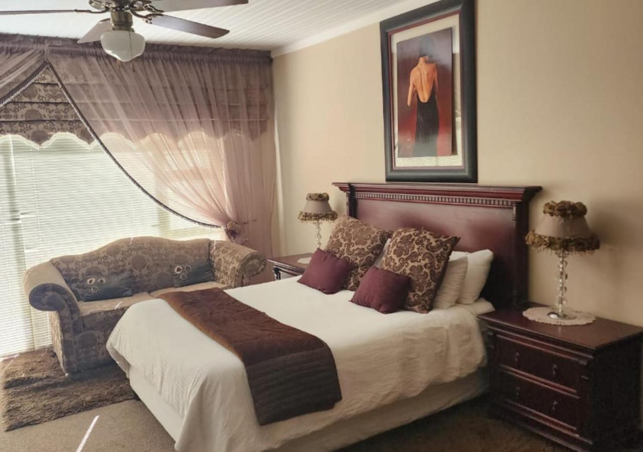 Villa Rose Cottages Bloemfontein Room photo