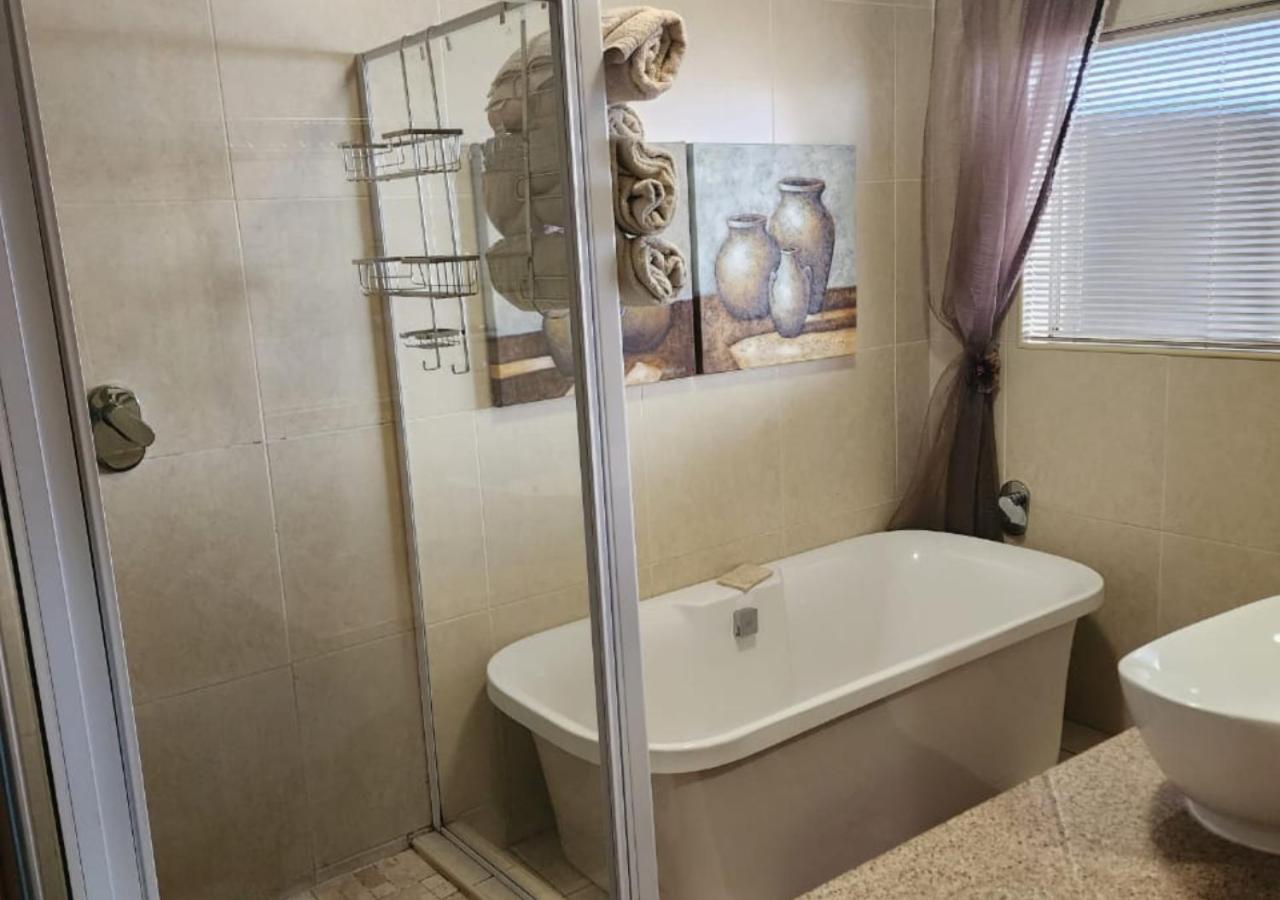 Villa Rose Cottages Bloemfontein Room photo
