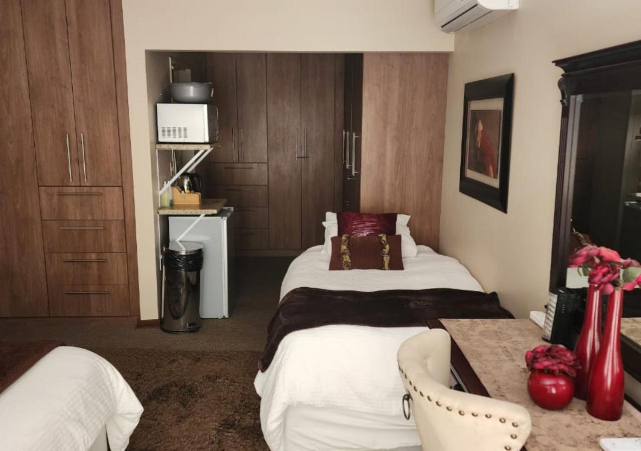 Villa Rose Cottages Bloemfontein Room photo