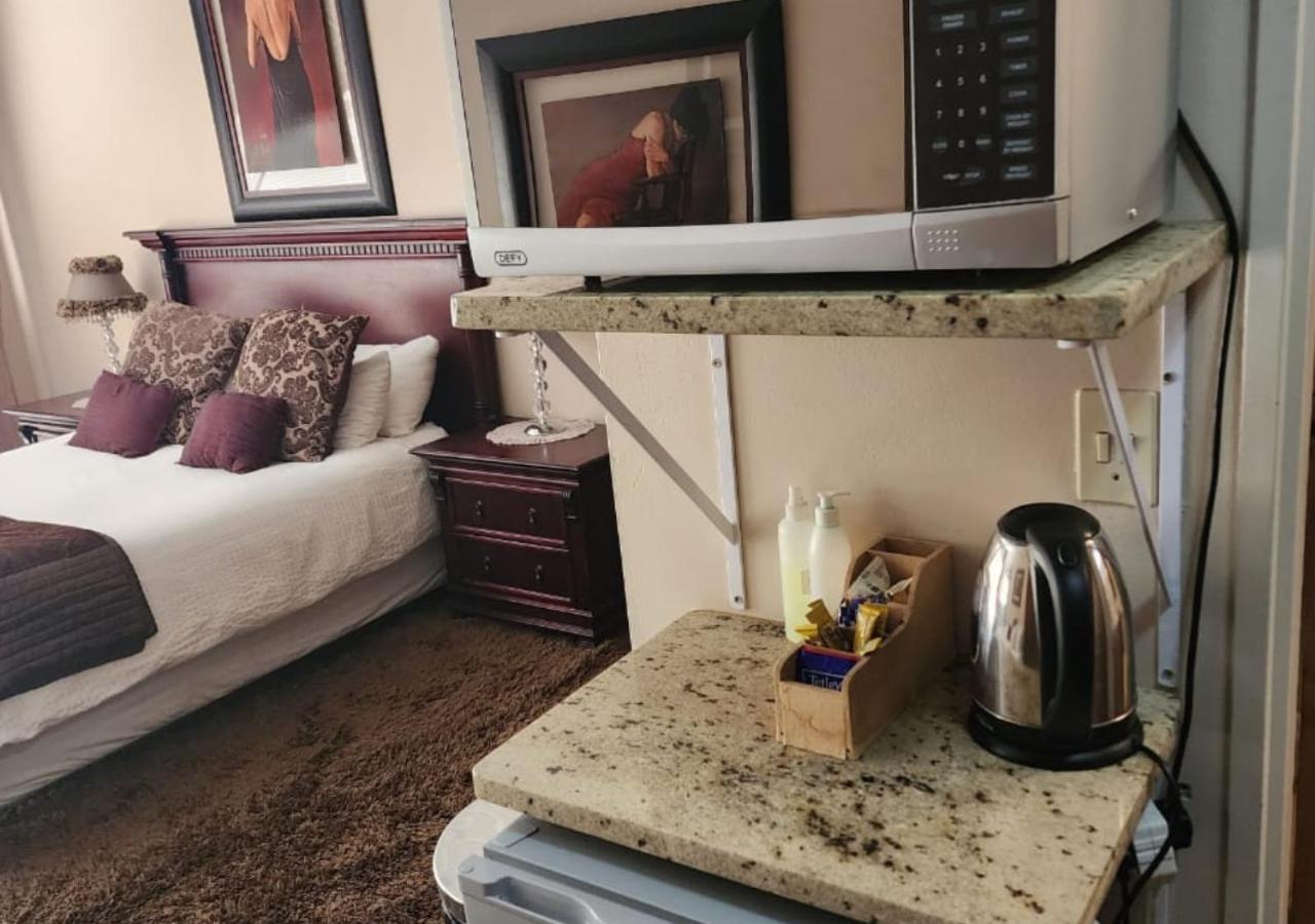 Villa Rose Cottages Bloemfontein Room photo