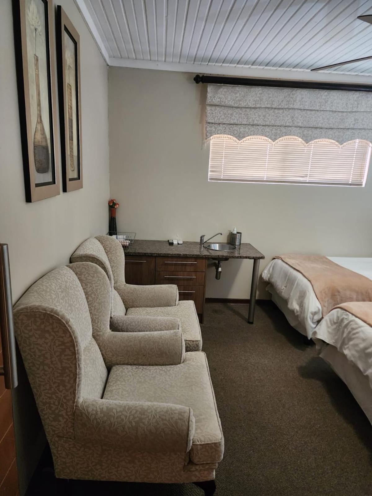 Villa Rose Cottages Bloemfontein Room photo
