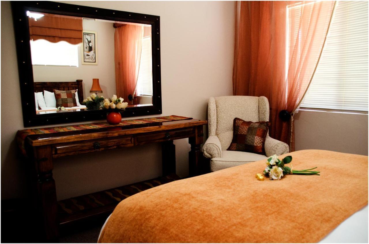 Villa Rose Cottages Bloemfontein Exterior photo